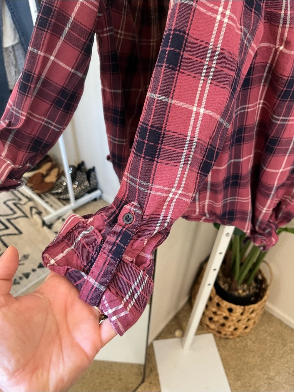🍷 Burgundy Plaid Tie Front Flannel Top Size Small | Boho Casual - Picture 4 of 8